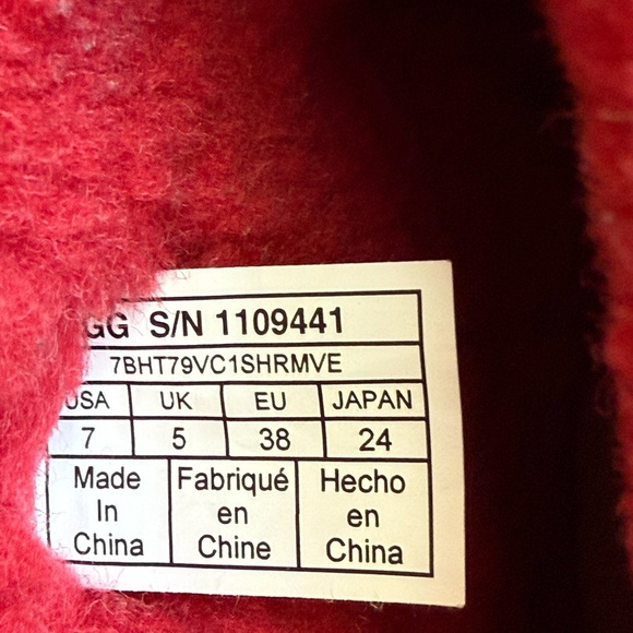 UGG Classic Mini Sequin Stars Ankle Boots Red Black Size 7 Women’s - Picture 4 of 13